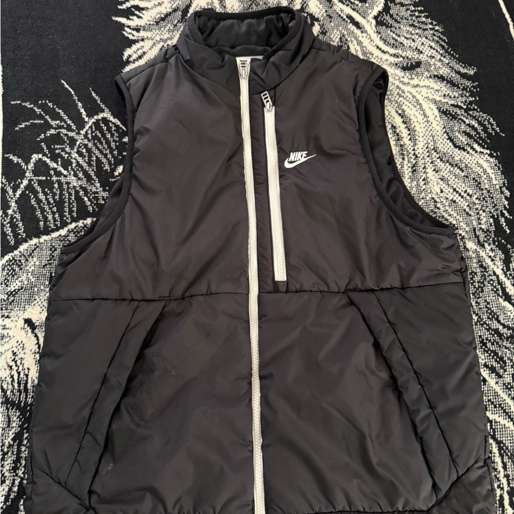 Nike Therma-Fit Black/White Trim Quilted Puffer Multi-Pocket Legacy Vest